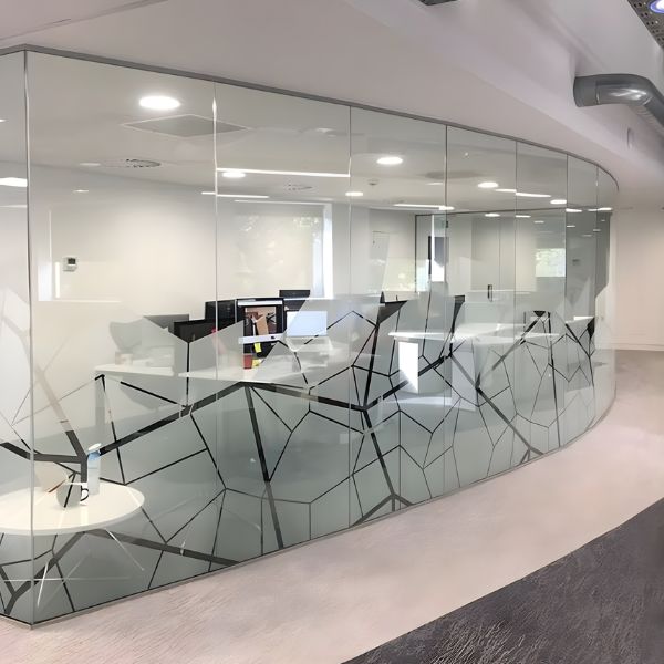 Muro cortina edificio corporativo